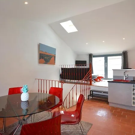 Holiday home L'escalier Rouge